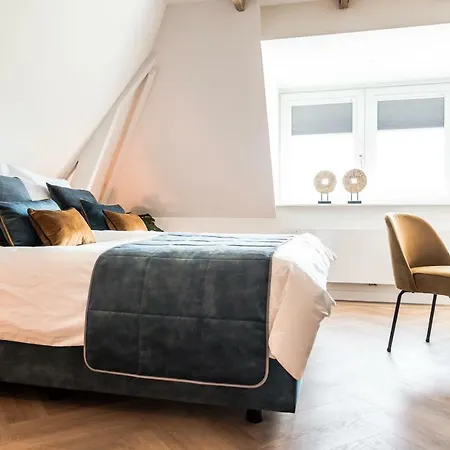 לינה וארוחת בוקר De Vogelensangh 4*